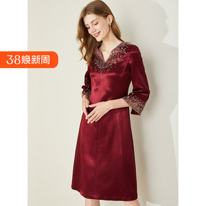 斯尔丽瑟俪秋季新品时尚绣花钉珠V领气质优雅连衣裙