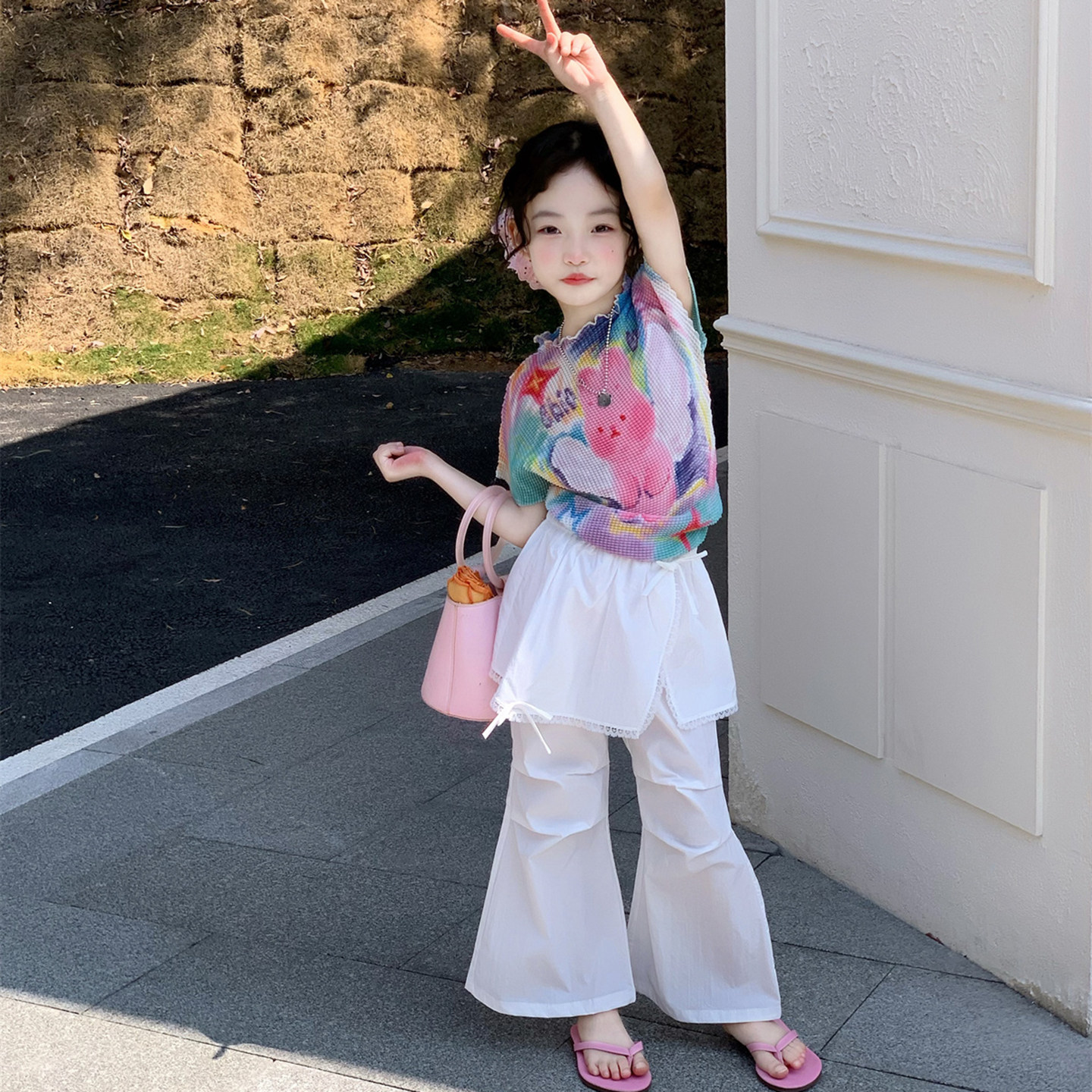 韩版多巴胺风女童夏季卡通压褶印花T恤套装儿童洋气喇叭裤两件套t