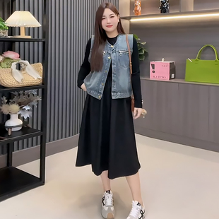 休闲牛仔马甲长袖连衣裙套装女胖mm2026春季新款显瘦宽松大码女装