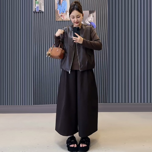 韩版PU皮马甲打底小衫裤子三件套