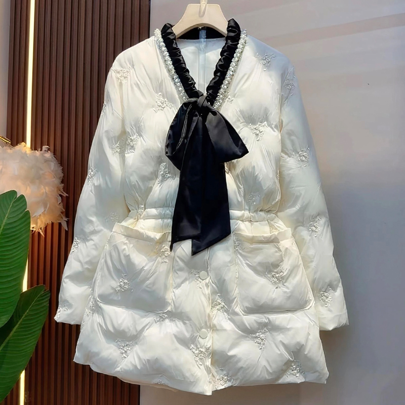 大口袋蝴蝶结V领串珠棉服外套胖mm2025冬季新款宽松显瘦大码女装