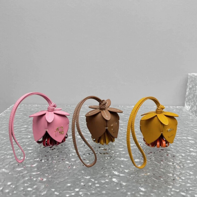 miu家字母花朵汽车后视镜挂件女士小众高级感包包挂件车载挂饰绳