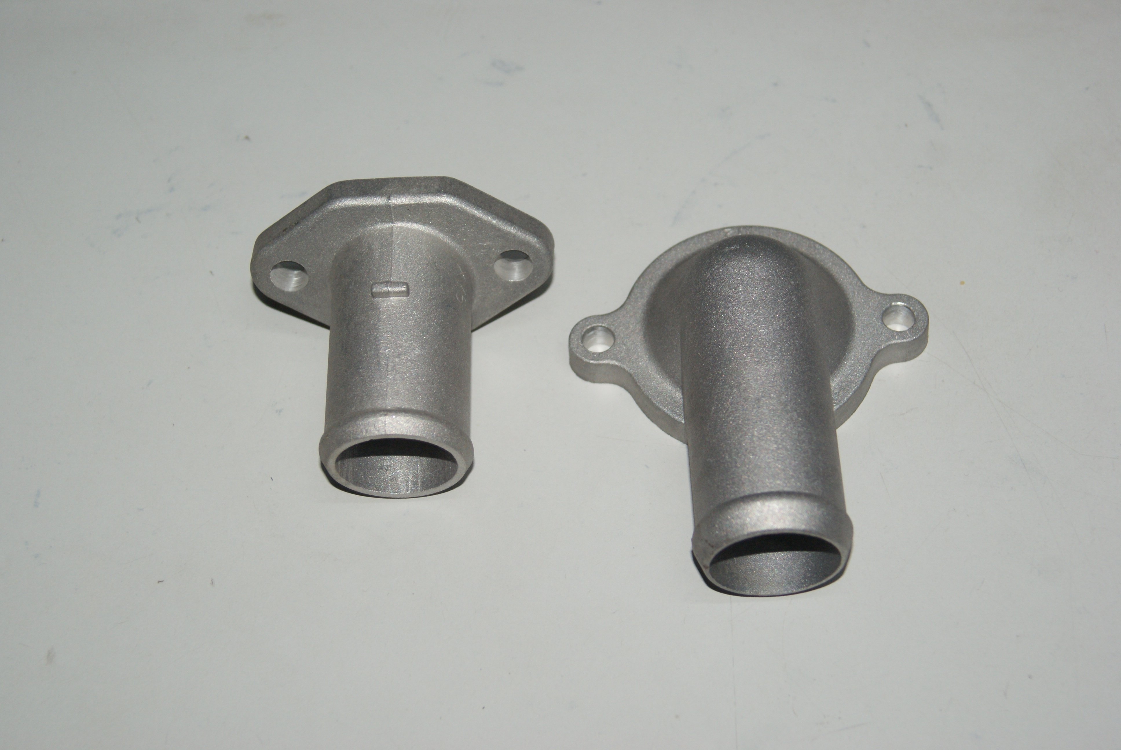 适配夏利n5 n7四缸发动机威志v2 v5 节温器盖缸盖水嘴水管接头1个