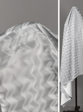 银灰色3D动态水波纹面料 皮料金属光泽科技风演出服裙子大衣布料