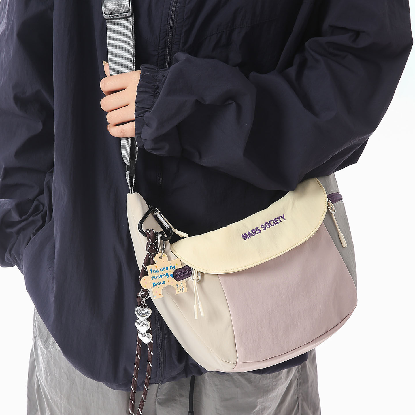 轻便大容量撞色拼接男生斜挎包女