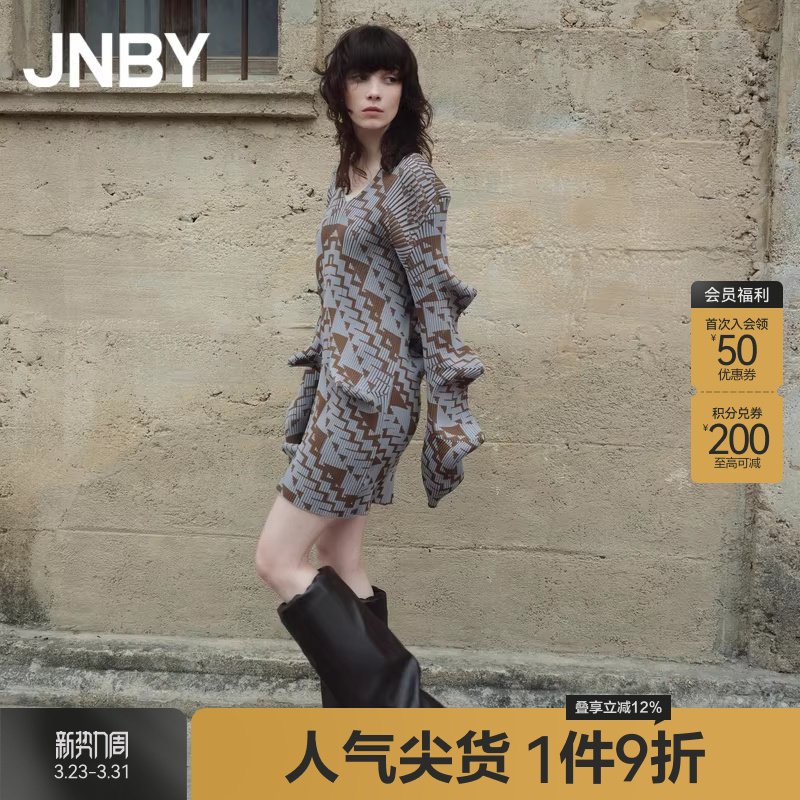 JNBY/江南布衣春秋针织连衣裙立体造型V领修身复古裙子5N8G