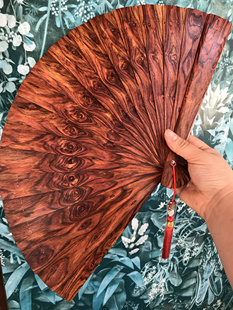 顾盼生辉，撩人心怀爆满黄金鬼眼折扇 精选海南黄花梨火山口山料