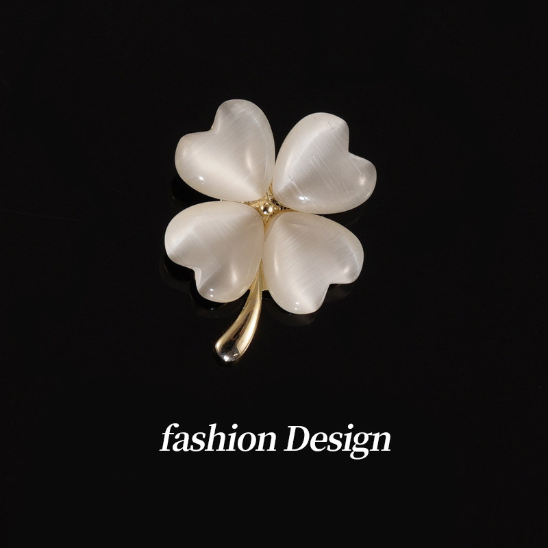 四叶草胸针高档女精致设计感小众简约防走光猫眼石幸运草胸花别针