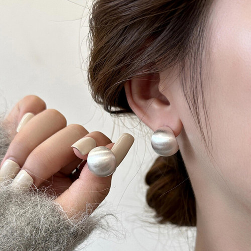 金属拉丝耳钉女2025新款爆款小众独特耳环轻奢高级感气质大气耳饰