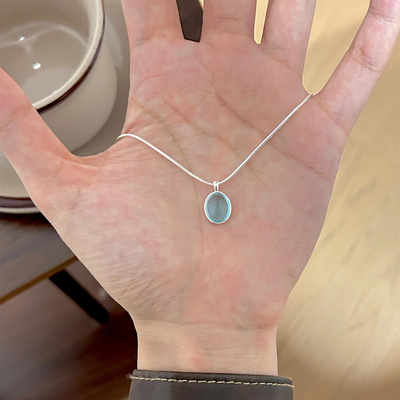 海蓝月光石项链女椭圆吊坠简约百搭蛇骨颈链小众设计高级感锁骨链