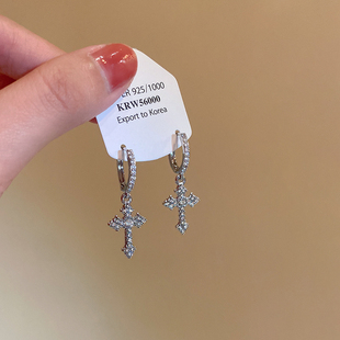 时髦博主 超闪十字架耳环女2025新款爆款高级感耳圈简约镶钻耳饰