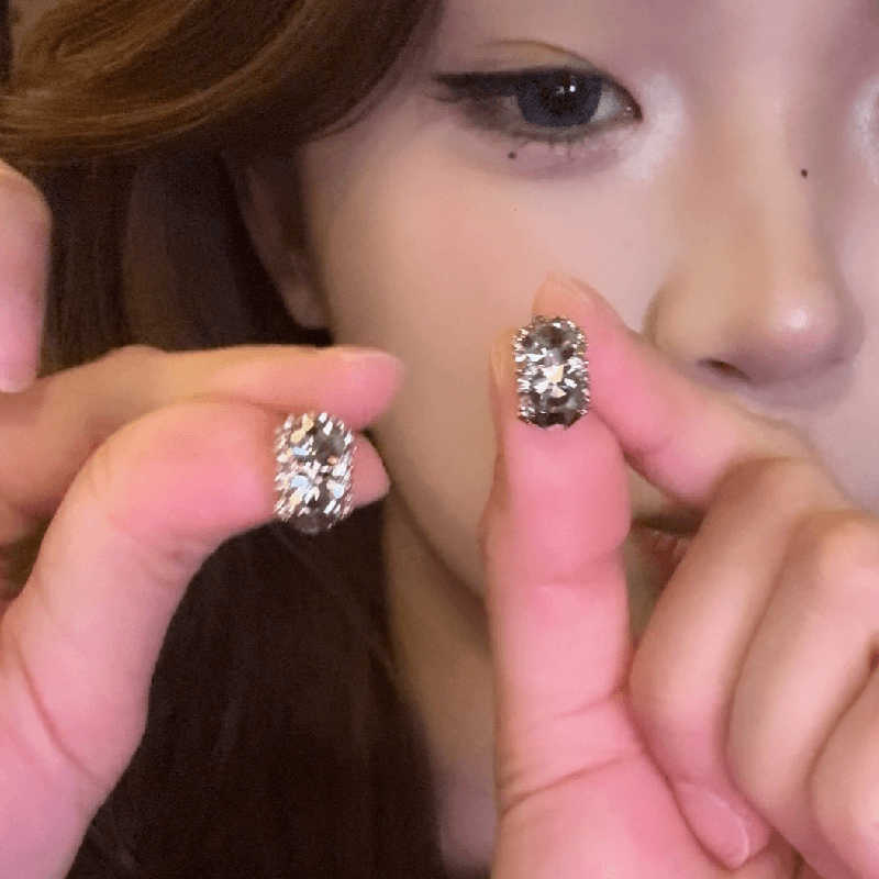 暗夜柏林灰高级感耳环2024新款爆款高端简约气质养耳洞耳钉耳饰女