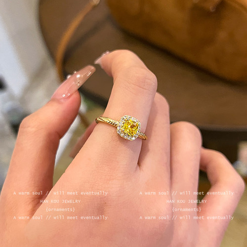 法式复古高级感麻花缠绕方糖黄钻戒指中古轻奢气质百搭精致食指戒