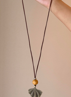 【一叶知秋】复古做旧木珠银杏叶吊坠项链长款棕编绳百搭毛衣链