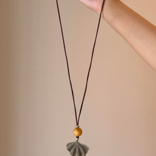 【一叶知秋】复古做旧木珠银杏叶吊坠项链长款棕编绳百搭毛衣链