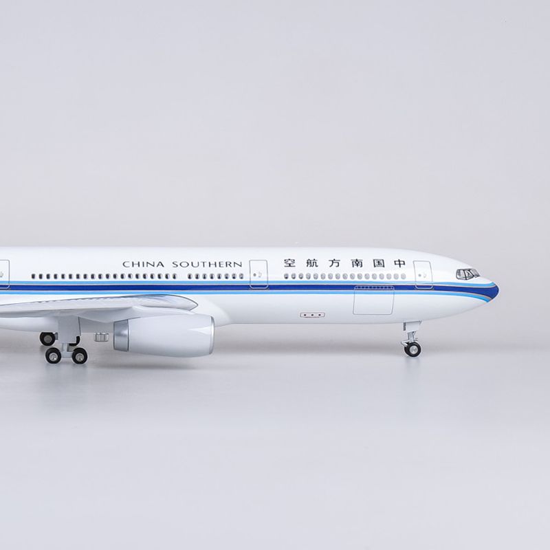 仿真飞机模型空客A330南方航空拼装客机带轮带灯礼品静态航模B737