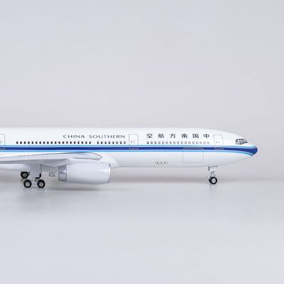 仿真飞机模型空客A330南方航空拼装客机带轮带灯礼品静态航模B737
