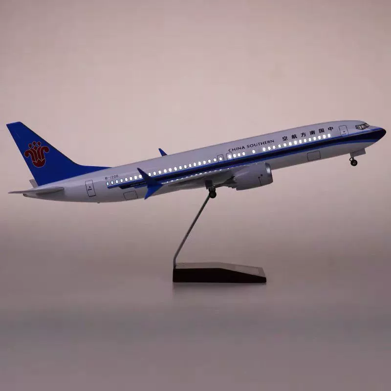 Airliner with light, airplane model, boeing, realistic constructor