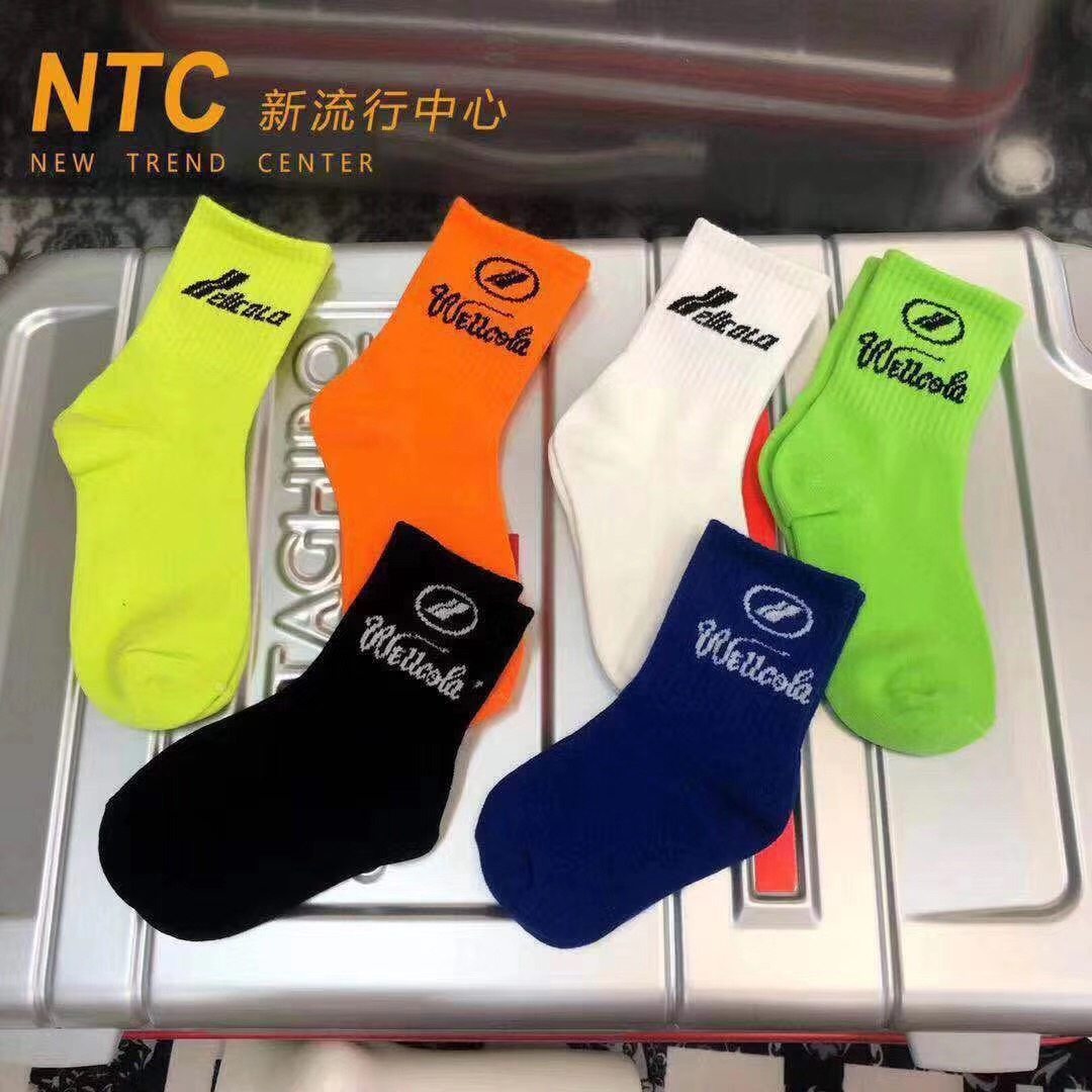 韩版时尚潮款儿童字母棉袜糖果彩色简约百搭中性中筒袜子3-15岁
