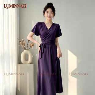 【LUMINNAEI 】纯色深紫裹身裙褶皱显瘦法式赫本风连衣裙高级感女
