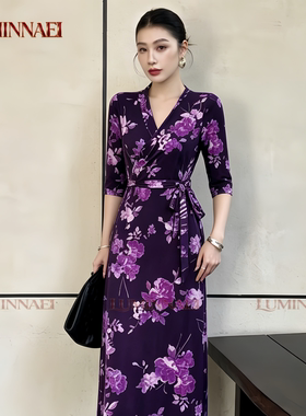 紫色印花连衣裙子女2026新款掐腰绑带裹身裙绝美不撞款早春碎花裙