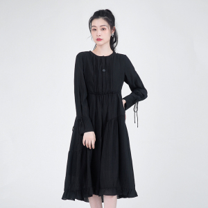 WEWE唯唯春秋新品女装温柔气质时尚通勤连衣裙优雅简约娃娃裙