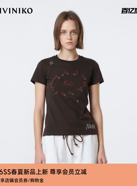 IIIVIVINIKO2026夏季新款休闲修身刺绣正肩T恤女M620517367C