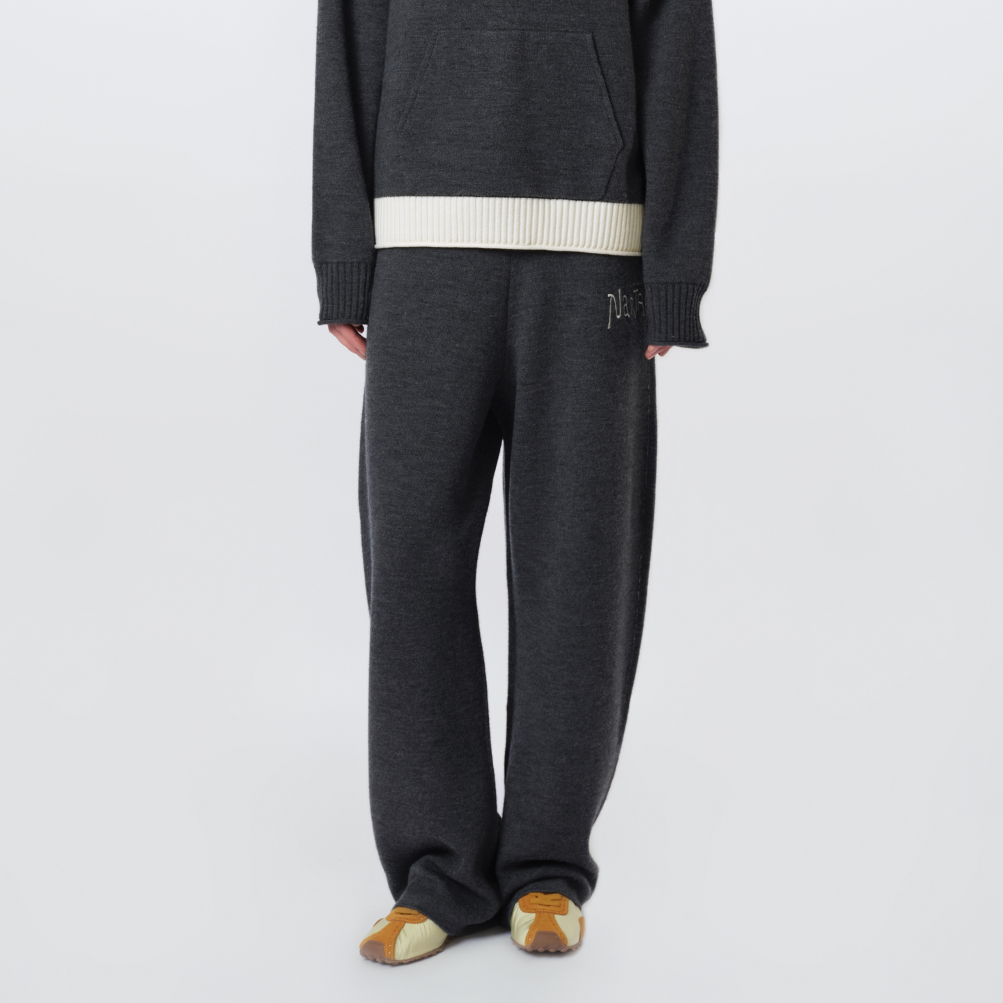 IIIVIVINIKO2025春新款时髦松弛撞色弯刀阔腿裤子女M613804622A