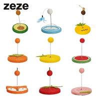 Zeze Cat Toy Kitten играет с самосексуальным фруктовым сисаль
