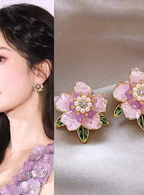 Doro朵兰の「莫奈耳环」紫色山茶花朵耳钉女2025新款甜美花瓣耳饰