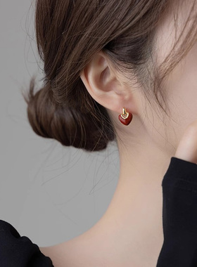 Doro朵兰の「红色国潮」轻奢高级感爱心耳钉女小众设计气质耳环