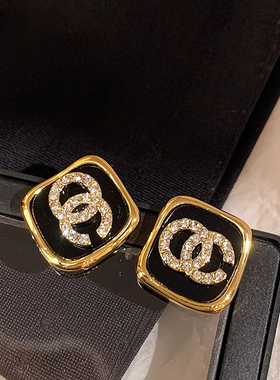 Doro朵兰の黑色复古方块字母小香风耳钉女轻奢高级感耳环2025新款