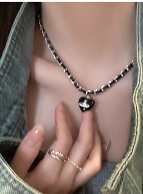 Doro朵兰の「黑色爱心」土星项链女小众设计锁骨链编织绳颈链配饰