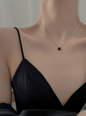 Doro朵兰の「姑娘很美」黑色方牌项链女纯银项链女高级感锁骨链