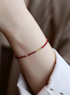 Doro朵兰の「小众精致」蛇年本命年安哥拉红色水晶手链轻奢红绳女