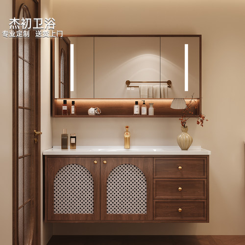 中古风藤编陶瓷一体盆浴室柜定制