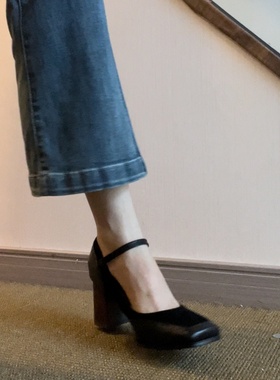 rubywu黑色气质单鞋女2025年新款复古法式玛丽珍鞋方头粗跟高跟鞋