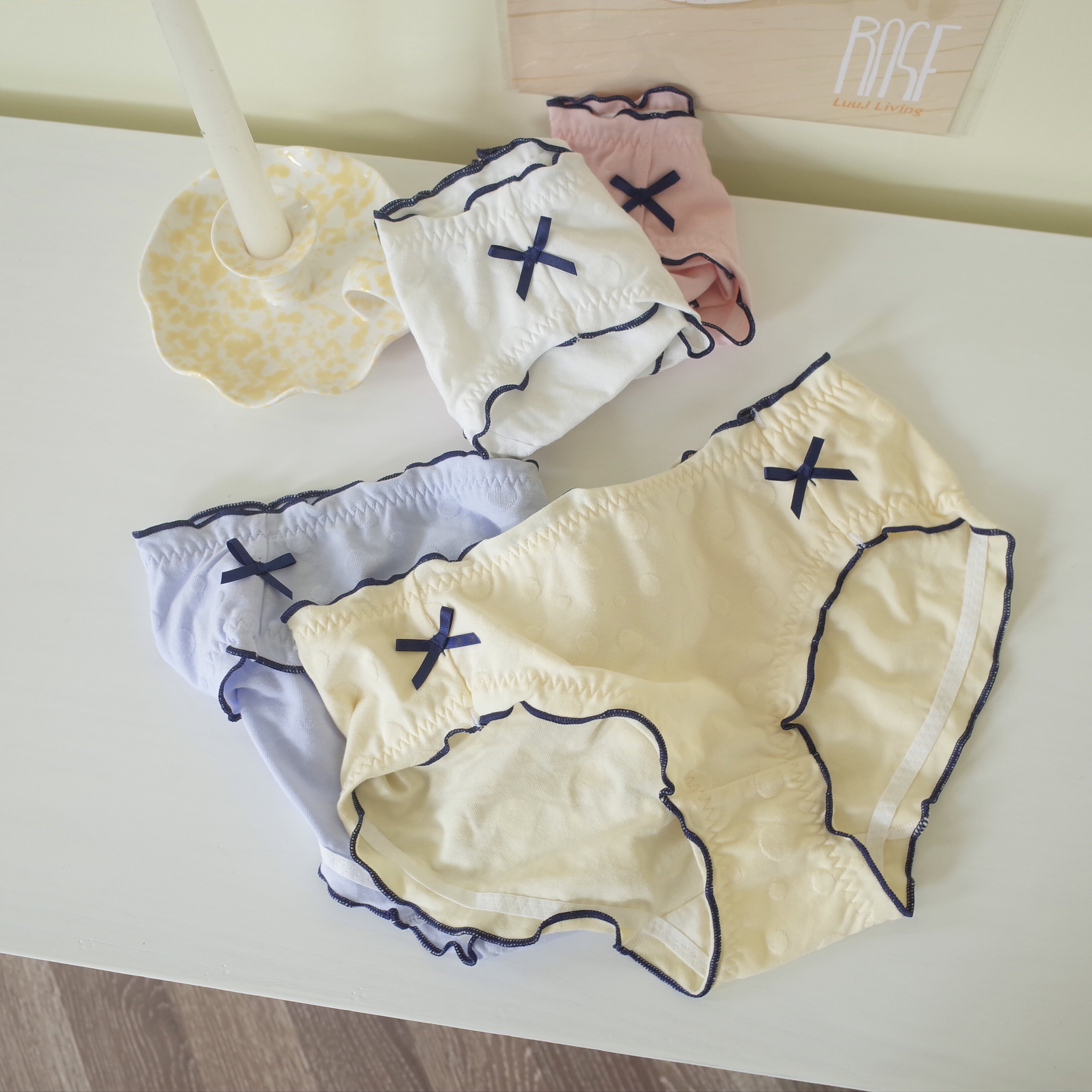 I have a cat white Wave Jacquard weave pure cotton girl Underwear bow solar system Lotus leaf Underwearin the Lingerie/Men's underwear/Tracksuit , Briefs  category - from Buy2taobao.com to provide professional Taobao agent buy service