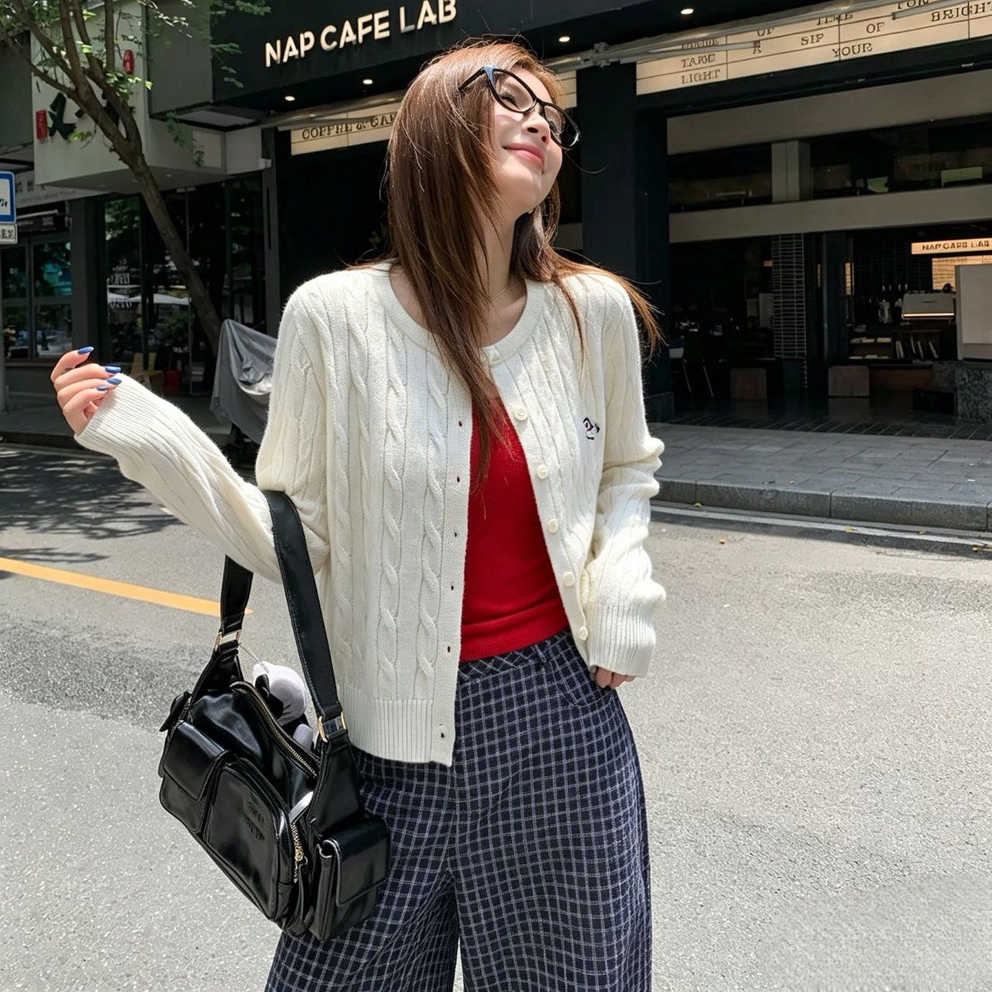 白色麻花针织开衫女早秋穿搭修身毛衣外套巨好看上衣