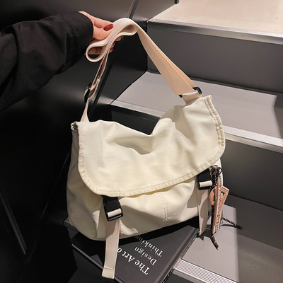 斜挎包女士简约大容量旅行通勤托特包简约轻便邮差包男休闲单肩包