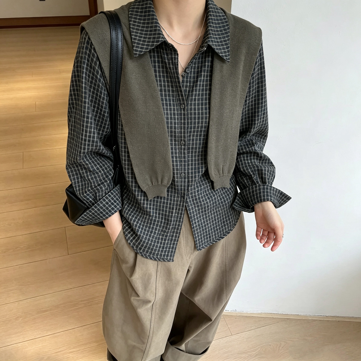 2026秋季新款韩版宽松显瘦披肩休闲格子衬衫女设计感小众减龄上衣