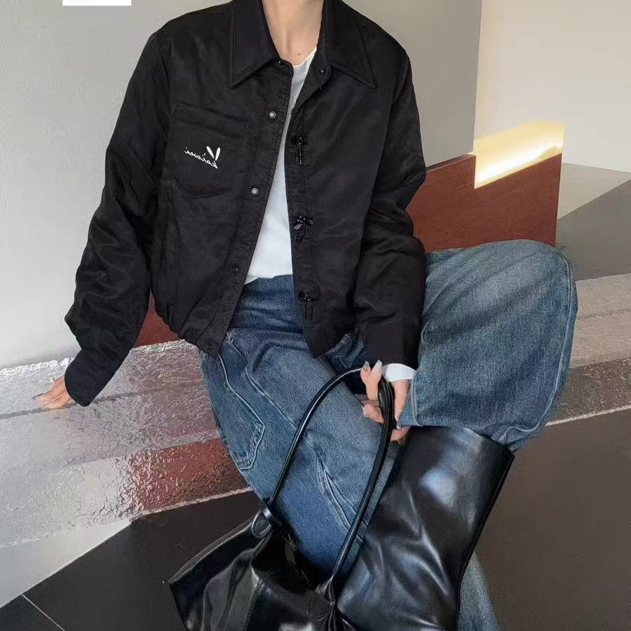 2025秋冬新款翻领钉珠花朵纽扣显瘦时尚百搭休闲短款羽绒外套女