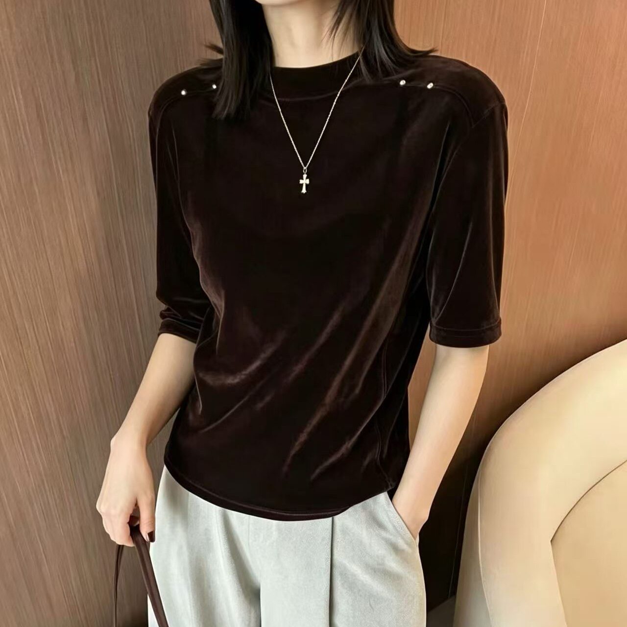 重工铆钉金丝绒短袖T恤女欧洲站2026早秋新款欧货女装洋气小衫潮