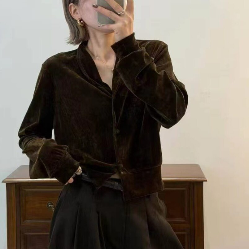 黑色丝绒V领短款外套女秋季气质收腰单排扣显瘦长袖开衫上衣