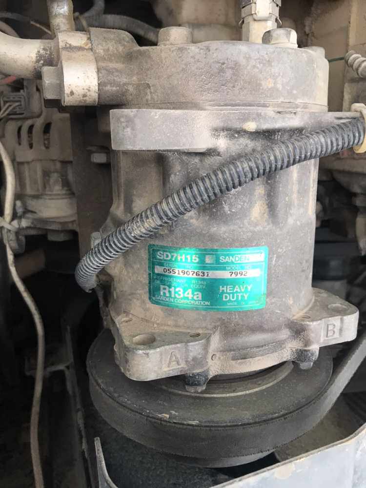 全新KATO加藤 512 820 1430 空调 压缩机 冷气泵 挖掘机SD7H13