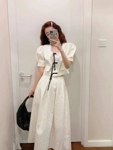 朵来美2025夏季新款时尚套装女白色短袖上衣+中长裙两件套