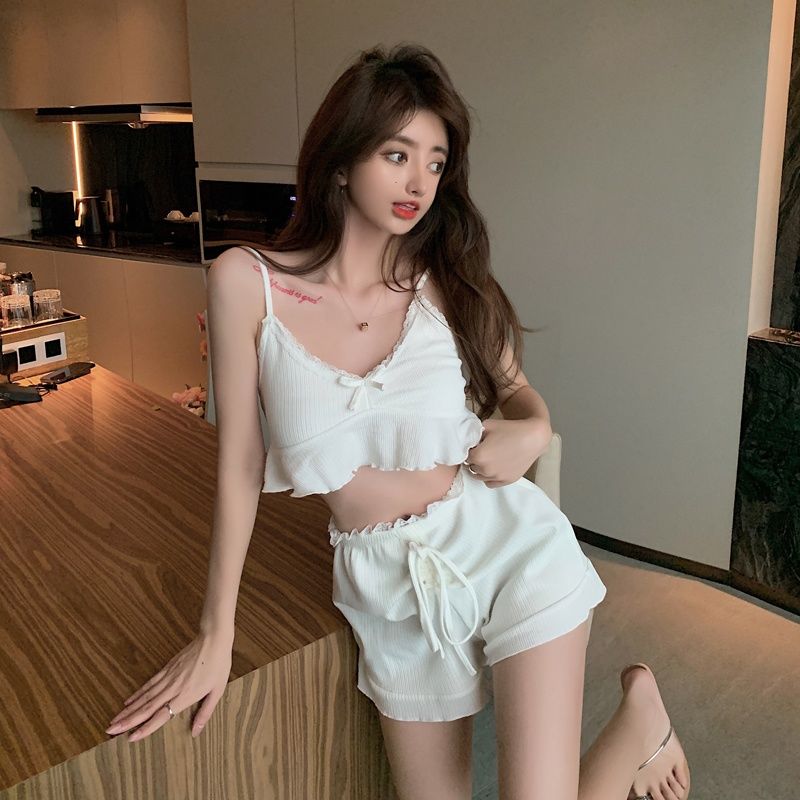 白色吊带性感套装女早秋辣妹穿搭短款上衣休闲短裤纯欲时尚两件套