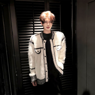 白色小香风毛绒开衫外套男模穿搭美式复古慵懒风高级感针织衫毛衣