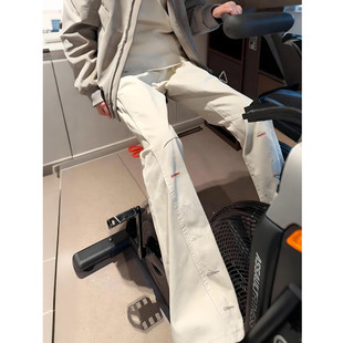 米白色纯棉微喇牛仔裤男款春秋扣眼刺绣健身裤子美式弯刀直筒长裤