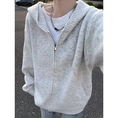 浅灰色cleanfit连帽毛衣外套